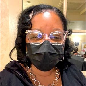 Meet your Posher, Renée….